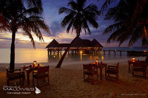 Gili Lankanfushi Maldives - Sand-floor main restaurant