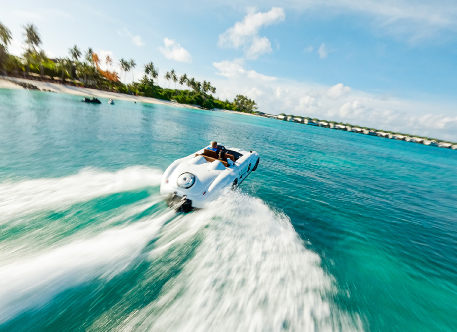 jet car maldives lagoon
