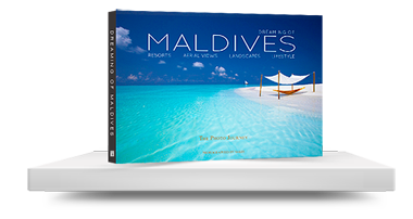 maldives book shelf
